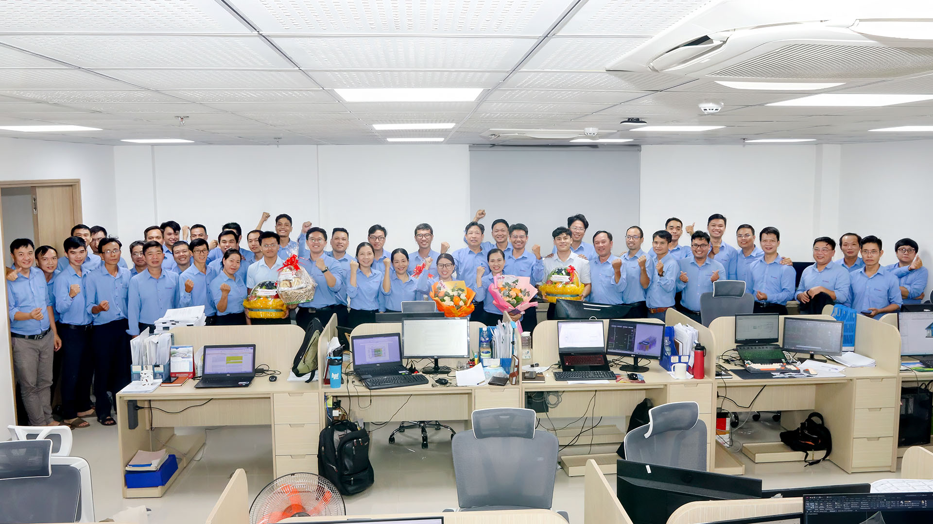 Công đoàn EVNPECC4 thăm hỏi, động viên người lao động các đơn vị sản xuất đang thực hiện Dự án trọng điểm cấp bách của ngành Điện